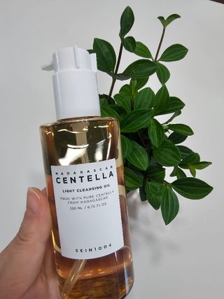 스킨1004 [SKIN1004] 마다가스카르 센텔라 라이트 클렌징 오일 200ml — 5점을 준 리뷰어가 2024년 7월 올린 사용 사진