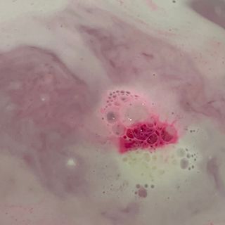 소담스퀘어 상암 Evreryday Bath Bomb Day7(에브리데이 배쓰밤 데이7) / 7종 중 2종 랜덤발송 — 5점을 준 리뷰어가 2022년 11월 올린 사용 사진