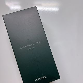 르핸스 퍼포밍 5 샴푸 비반트 포렛/베티버 포그 — 5점을 준 리뷰어가 2022년 12월 올린 사용 사진