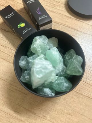 [코코도르] 스톤 에센셜 디퓨저 세트 (틴케이스+스톤+에센셜오일 20ml*2ea) — 5점을 준 리뷰어가 2024년 8월 올린 사용 사진