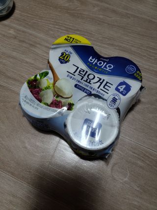 매일바이오 그릭요거트 오리지널 플레인 4개, 로스터리 커피믹스 4개 — 5점을 준 리뷰어가 2021년 12월 올린 사용 사진