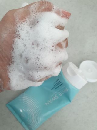 오투에니원 화이트 스완 퍼펙트 폼 클렌징 150g 퍼프증정 — 2점을 준 리뷰어가 2023년 1월 올린 사용 사진