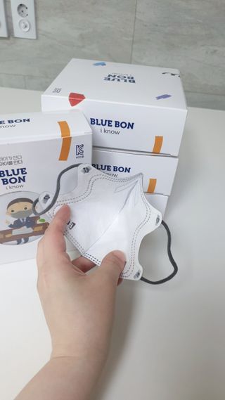 [블루 본 아이노우] 유아용 컬러마스크 40 PCS SET 2중 택 1 — 5점을 준 리뷰어가 2021년 4월 올린 사용 사진