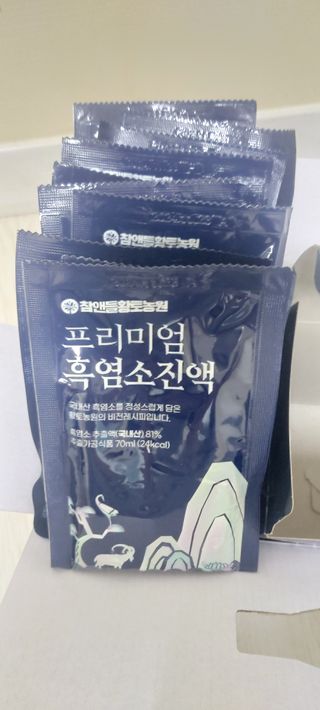 참앤들황토농원 국내산 흑염소를 정성스럽게 담은, 프리미엄 흑염소 진액 70ml x 30포 1박스 — 4점을 준 리뷰어가 2023년 1월 올린 사용 사진