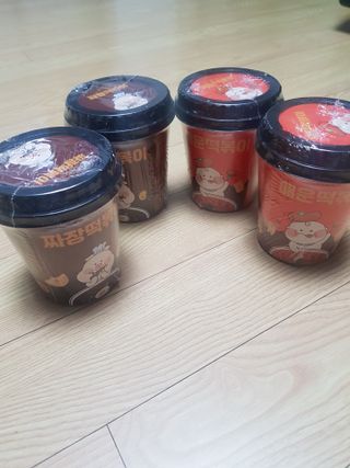 유비쿡 컵떡볶이 매운컵떡볶이2개/ 짜장컵떡볶이 2개  총 4개세트 — 3점을 준 리뷰어가 2021년 3월 올린 사용 사진