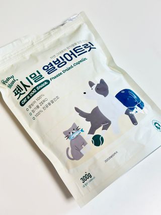 [펫시밀] 원물그대로 영양듬뿍 동결건조 왕북어트릿300g,왕치킨트릿400g,열빙어트릿300g 대용량 간식 — 5점을 준 리뷰어가 2023년 5월 올린 사용 사진