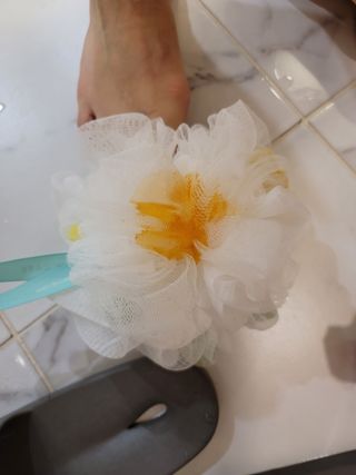 체코 비건화장품 마뉴팍투라 향좋은 맥주 샤워젤 (300ml) — 5점을 준 리뷰어가 2022년 6월 올린 사용 사진