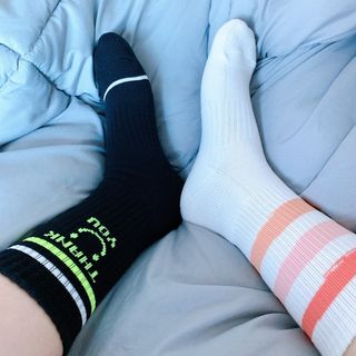 사이즈가 있는 양말 필로이 운동하기 좋은 날!_스포츠 크루 양말 4족 세트_남여 각각 (S,M,L)_컬러 랜덤 발송 — 5점을 준 리뷰어가 2022년 5월 올린 사용 사진
