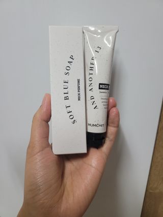 멈칫(MUMCHIT) 넥퍼퓸 NECKPERFUME 2가지 향 — 5점을 준 리뷰어가 2021년 11월 올린 사용 사진