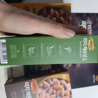 짜먹는 이지견과 짜먹는 이지아몬드, 짜먹는 이지허니피넛, 짜먹는 이지캐슈넛 각 10g X  10포 — 5점을 준 리뷰어가 2021년 1월 올린 사용 사진