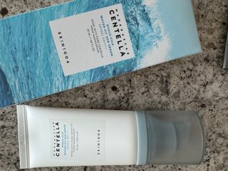 [스킨1004] 마다가스카르 센텔라 히알루-시카 워터핏 선세럼 50ml — 4점을 준 리뷰어가 2024년 5월 올린 사용 사진
