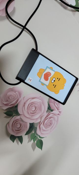 플러스엑스 오브젝트 [PlusX Object] 아이디프레임 2.0 & 듀얼프레임 - 플러스엑스 사원증 케이스 목걸이 디자인 어워드 수상 — 5점을 준 리뷰어가 2022년 2월 올린 사용 사진