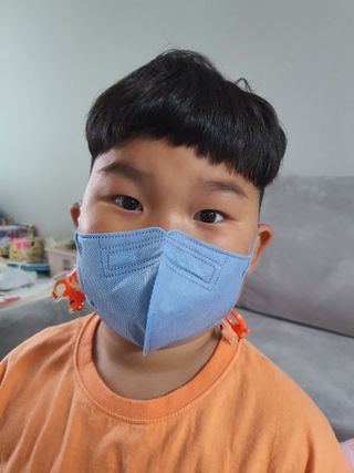 [애니가드] 키즈 라이트 KC인증 새부리형 패션 컬러마스크 30매 소형 어린이 — 5점을 준 리뷰어가 2022년 7월 올린 사용 사진