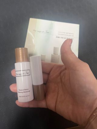 더사가오브수 [사가수] 효혜윤 보태니컬 에너지 에센스인로션 20ml /아이포올 스틱 3g — 5점을 준 리뷰어가 2023년 2월 올린 사용 사진