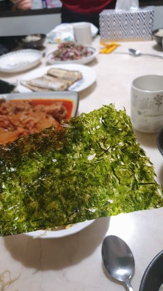 [해림맛김] 들기름에 구운 바삭바삭 김 4종 세트 + 1종 랜덤발송 총5개입 — 5점을 준 리뷰어가 2021년 2월 올린 사용 사진