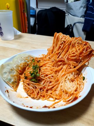 [한면원] 비빔국수 2인분 — 3점을 준 리뷰어가 2023년 3월 올린 사용 사진