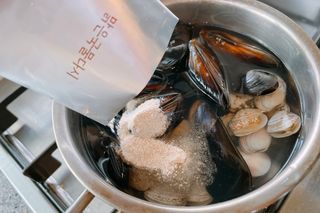 [푸딩팩토리] 바지락홍합탕 500g / 얼큰바지락홍합탕 590g — 5점을 준 리뷰어가 2022년 9월 올린 사용 사진