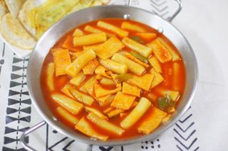 (주)성경순만두 곤약만두.콘치즈만두,삼각당면만두,당면 야끼만두,대구전통 납작만두,떡뽁이 매콤소스,달콤소스 — 5점을 준 리뷰어가 2023년 4월 올린 사용 사진