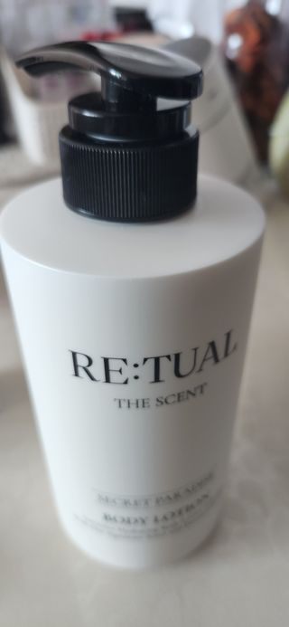 레츄얼 더 센트 바디로션 시크릿 파라다이스(500ml) — 5점을 준 리뷰어가 2022년 6월 올린 사용 사진