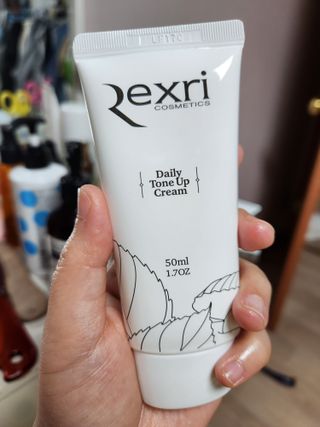 렉스리 데일리 톤업 크림 Rexri Daily Tone Up Cream — 3.5점을 준 리뷰어가 2022년 10월 올린 사용 사진