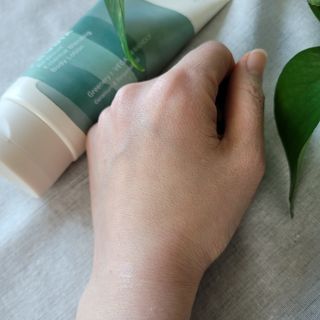 [후르디아] 올리브영 저자극 비건바디로션 — 5점을 준 리뷰어가 2023년 2월 올린 사용 사진
