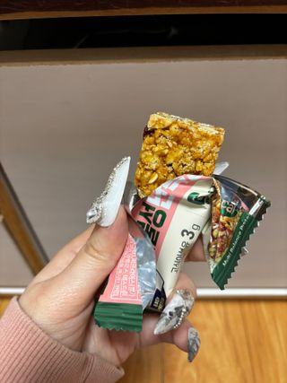 이지프로틴바 3종x각 2ea (고단백질바, 멀티단백질바, 식물성단백질바) — 5점을 준 리뷰어가 2024년 3월 올린 사용 사진