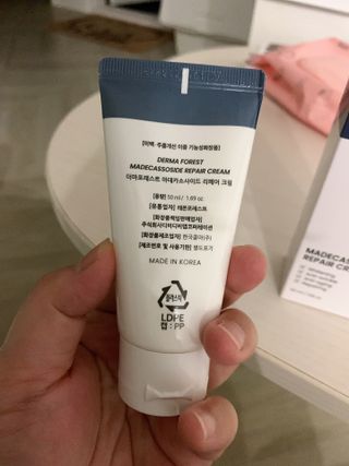 더마포레스트 마데카소사이드 리페어 크림 / 캐비아추출물 병풀추출물 시카케어 미백 주름개선 — 4점을 준 리뷰어가 2021년 8월 올린 사용 사진