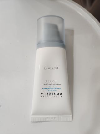 [스킨1004] 마다가스카르 센텔라 히알루-시카 워터핏 선세럼 50ml — 5점을 준 리뷰어가 2024년 5월 올린 사용 사진