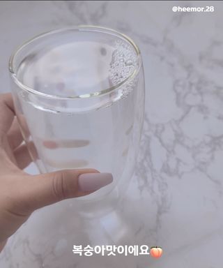 아쿠아스 플레이버워터 ★[아쿠아스] 제로칼로리 플레이버워터 복숭아/청포도 1BOX 20개입 — 5점을 준 리뷰어가 2021년 4월 올린 사용 사진