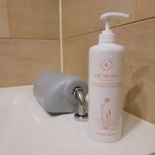 프리[닥터문] 유산균 락토케어 질경초 여성청결제 1000ml (젤타입) — 5점을 준 리뷰어가 2022년 5월 올린 사용 사진