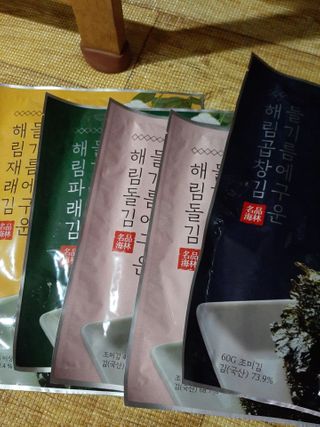[해림맛김] 들기름에 구운 바삭바삭 김 4종 세트 + 1종 랜덤발송 총5개입 — 5점을 준 리뷰어가 2021년 2월 올린 사용 사진