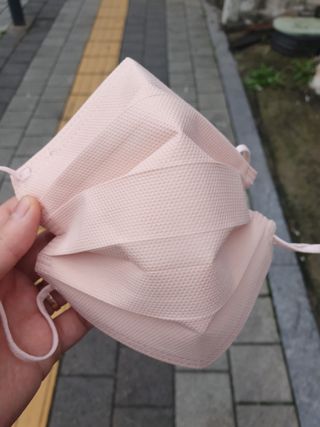[애니가드] 센스 메베 베이지 컬러 사각 마스크 5P — 5점을 준 리뷰어가 2022년 8월 올린 사용 사진