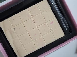 연말/새해선물 딸기 초콜릿 종착역, 건딸기가 상큼하게 씹히는 카카올라 딸기생초콜릿 — 5점을 준 리뷰어가 2021년 10월 올린 사용 사진