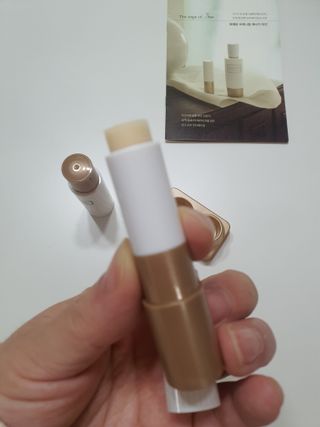 더사가오브수 [사가수] 효혜윤 보태니컬 에너지 에센스인로션 20ml /아이포올 스틱 3g — 5점을 준 리뷰어가 2023년 2월 올린 사용 사진