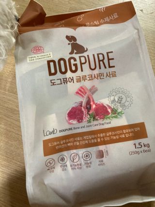 도그퓨어 피부와모질/혼합유산균/글루코사민 유기농 로스팅 사료 — 5점을 준 리뷰어가 2021년 10월 올린 사용 사진