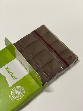 당류2g 자일리톨로 단맛을낸 슈카 퓨어비건 무설탕초콜릿 Xucker vegan 2개입 — 5점을 준 리뷰어가 2021년 4월 올린 사용 사진