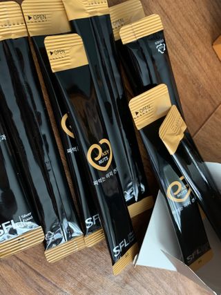 짜먹는 이지견과 짜먹는 이지아몬드, 짜먹는 이지허니피넛, 짜먹는 이지캐슈넛 각 10g X  10포 — 5점을 준 리뷰어가 2021년 2월 올린 사용 사진