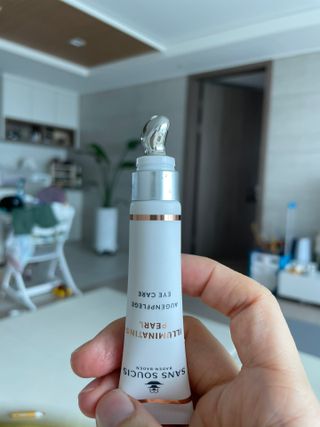 산수시 일루미네이팅 펄 영양 다크서클 스틱 아이 크림 케어 15ml — 5점을 준 리뷰어가 2021년 6월 올린 사용 사진