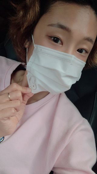 JHWORLD 스누피 마스크 정품 스누피 KF-AD 국내 비말차단 아동용 성인용 일회용 덴탈마스크 50매 — 5점을 준 리뷰어가 2021년 8월 올린 사용 사진