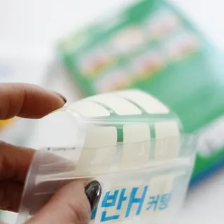 [큐어반H 커팅] 간편하게 떼서 쓰는 자외선차단 습윤밴드 (1팩/30매입) — 5점을 준 리뷰어가 2022년 11월 올린 사용 사진