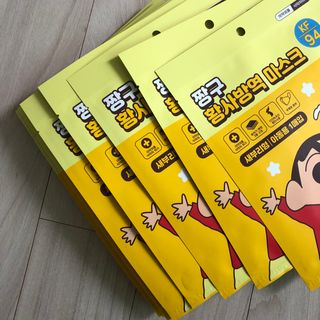 [숨그림]  덴탈마스크 짱구 우리아이 그리고 내가 쓰는 믿을수있는 케릭터 마스크  16종 — 5점을 준 리뷰어가 2021년 10월 올린 사용 사진