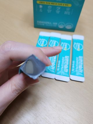 [유산균] 오마이락 장편한습관 프로바이오틱스 30P — 4.5점을 준 리뷰어가 2022년 11월 올린 사용 사진