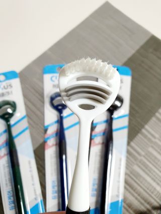 크리오 클리어스 혀백태제거 구취관리 혀클리너 — 5점을 준 리뷰어가 2021년 3월 올린 사용 사진