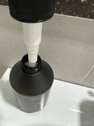 르핸스 퍼포밍 5 샴푸 비반트 포렛/베티버 포그 — 5점을 준 리뷰어가 2023년 3월 올린 사용 사진