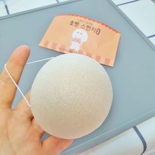 [툴앤썸] 메이크업 브러시로 바르고 호빵 스펀지로 클렌징하는 A-Z 뷰티툴 5종 — 5점을 준 리뷰어가 2021년 2월 올린 사용 사진
