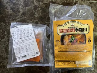 [푸딩팩토리] 얼큰김치수제비 350g  / 우삼겹 김치찌개 185g — 4점을 준 리뷰어가 2022년 10월 올린 사용 사진