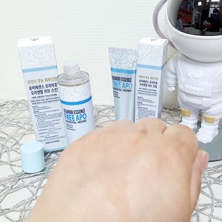 조아산코스메틱 승비 에센스 프리아포 오리엔탈 허브 크림 + 승비 에센스 프리아포 오리엔탈 허브 스킨 SET — 5점을 준 리뷰어가 2022년 5월 올린 사용 사진