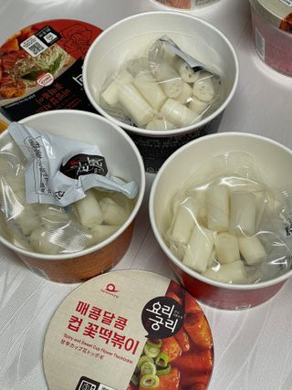 나우  [요리궁리] B타입 ( 매콤, 치즈, 매콤까르보 ) 꽃떡볶이 6개입 세트 — 5점을 준 리뷰어가 2025년 3월 올린 사용 사진