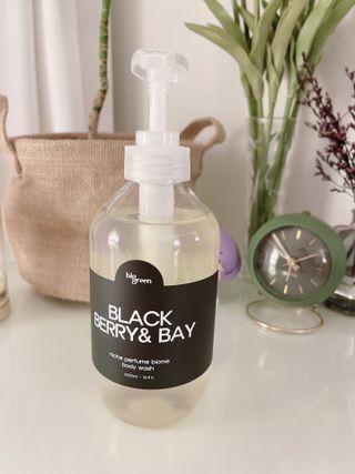 빅그린 니치 퍼퓸 바이옴바디워시 500ml(상탈, 블랙베리&베이, 블랑쉐 3종 중 택1) — 4점을 준 리뷰어가 2022년 7월 올린 사용 사진