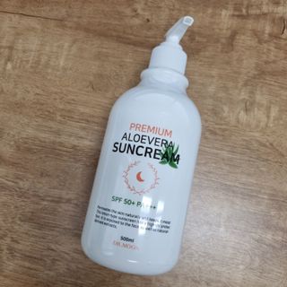 [닥터문] 프리미엄 알로에베라 선크림 500ml — 2.5점을 준 리뷰어가 2022년 7월 올린 사용 사진